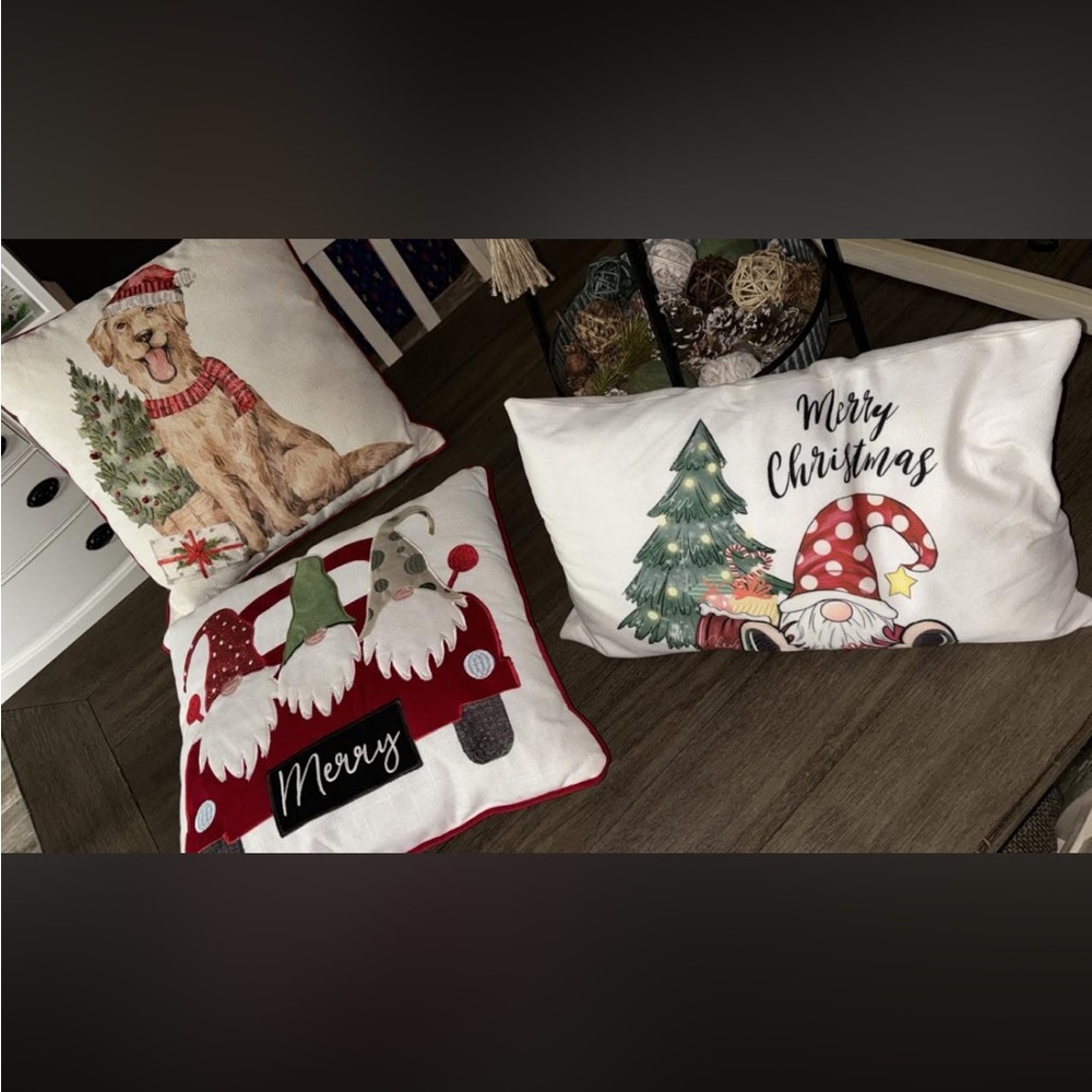 Festive Holiday Throw Pillow Set - Merry Christmas Design